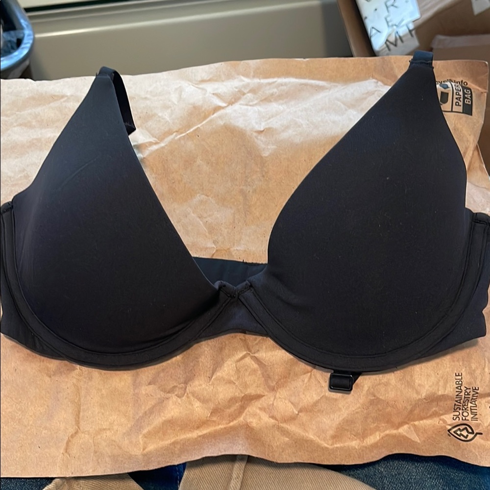 SKIMS FITS EVERYBODY PLUNGE BRA
ONYX / 34 / C